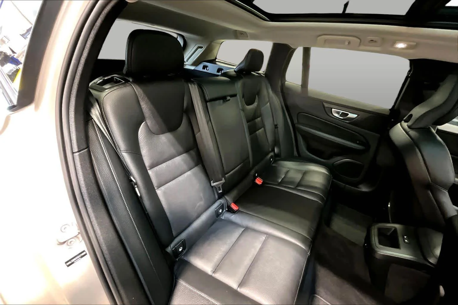 Certified Used 2026 Bright Dusk Volvo Plus image 19