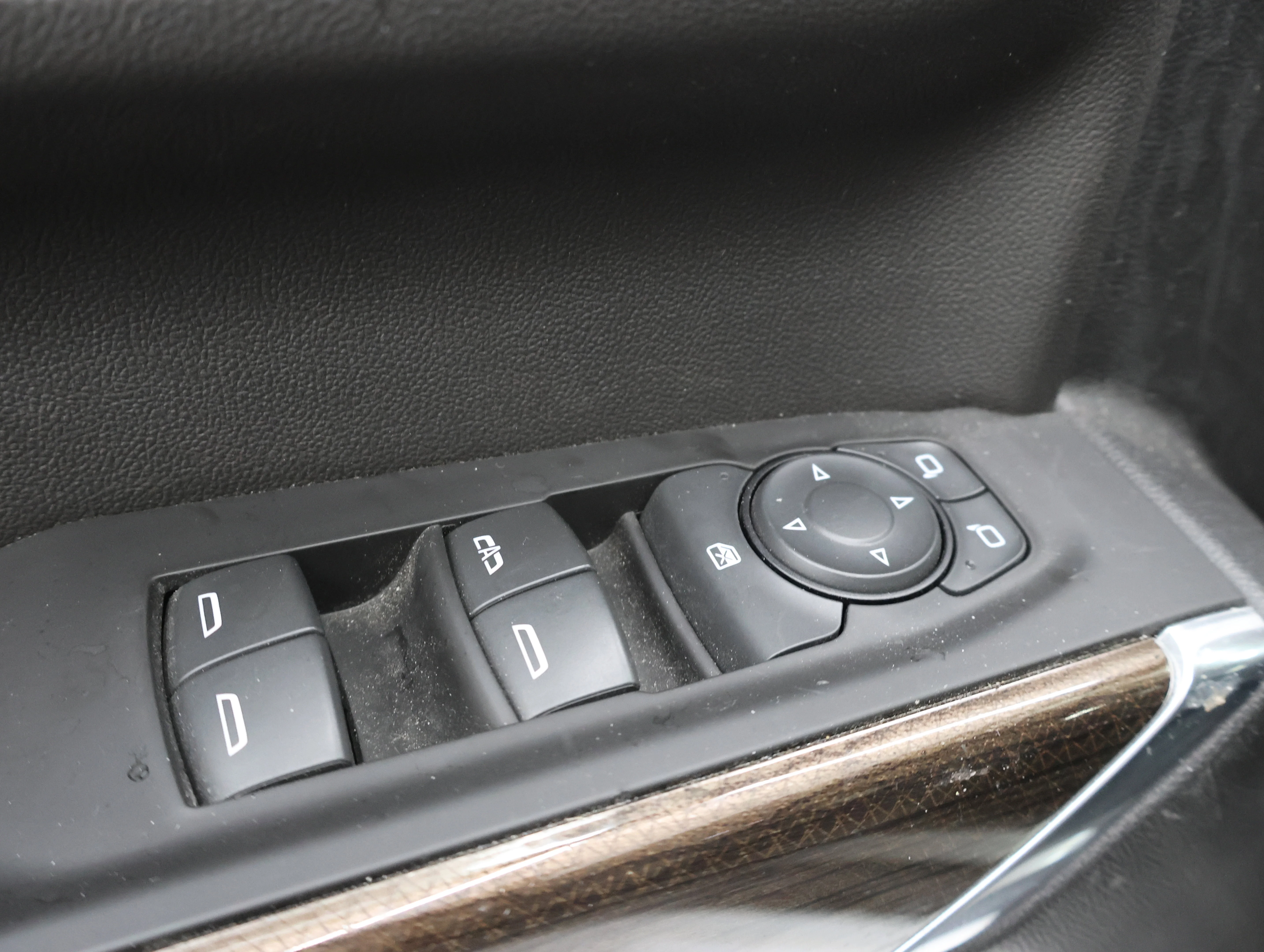 Used 2020 Summit White Chevrolet LT image 38