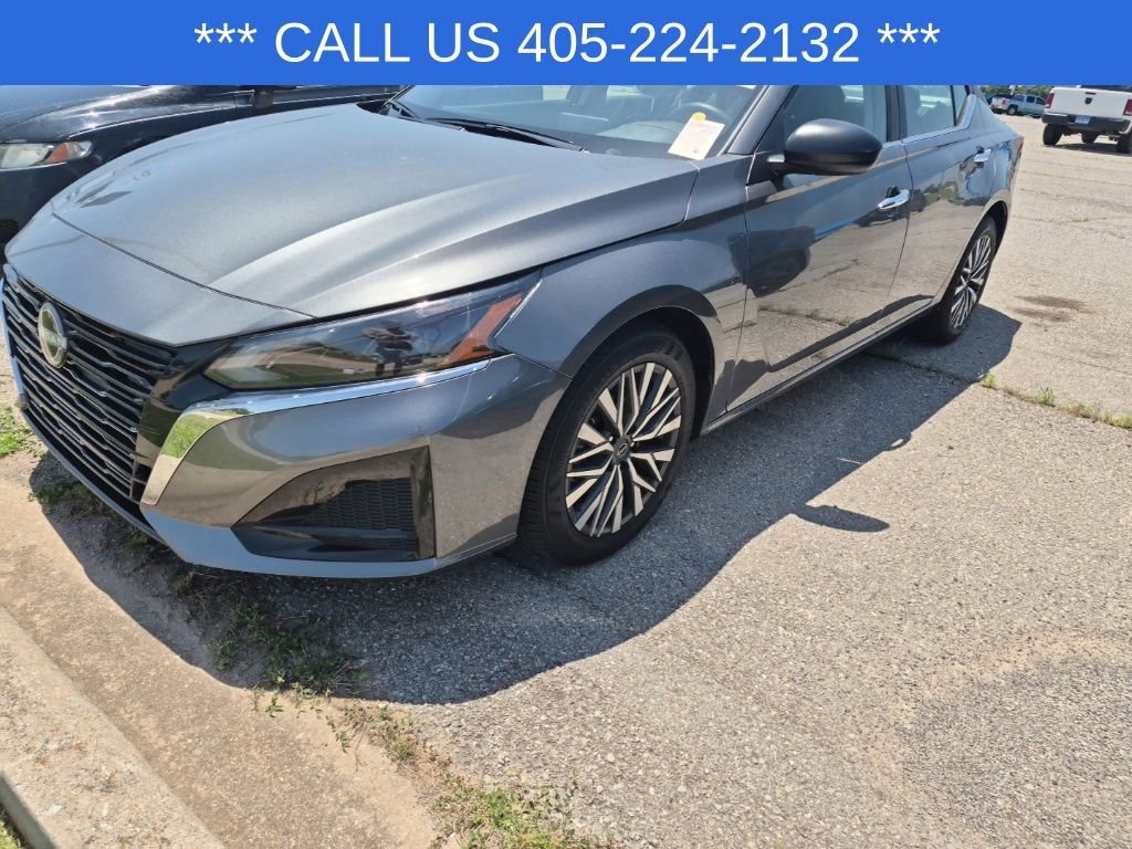 Used 2025 Gray Nissan SV image 2