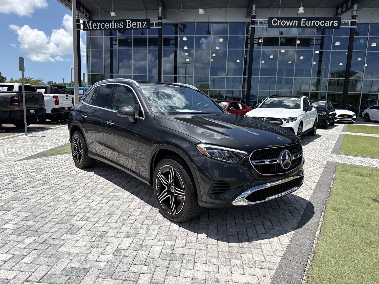 New 2027 Gray Metallic Mercedes-Benz 300 SUV image 7