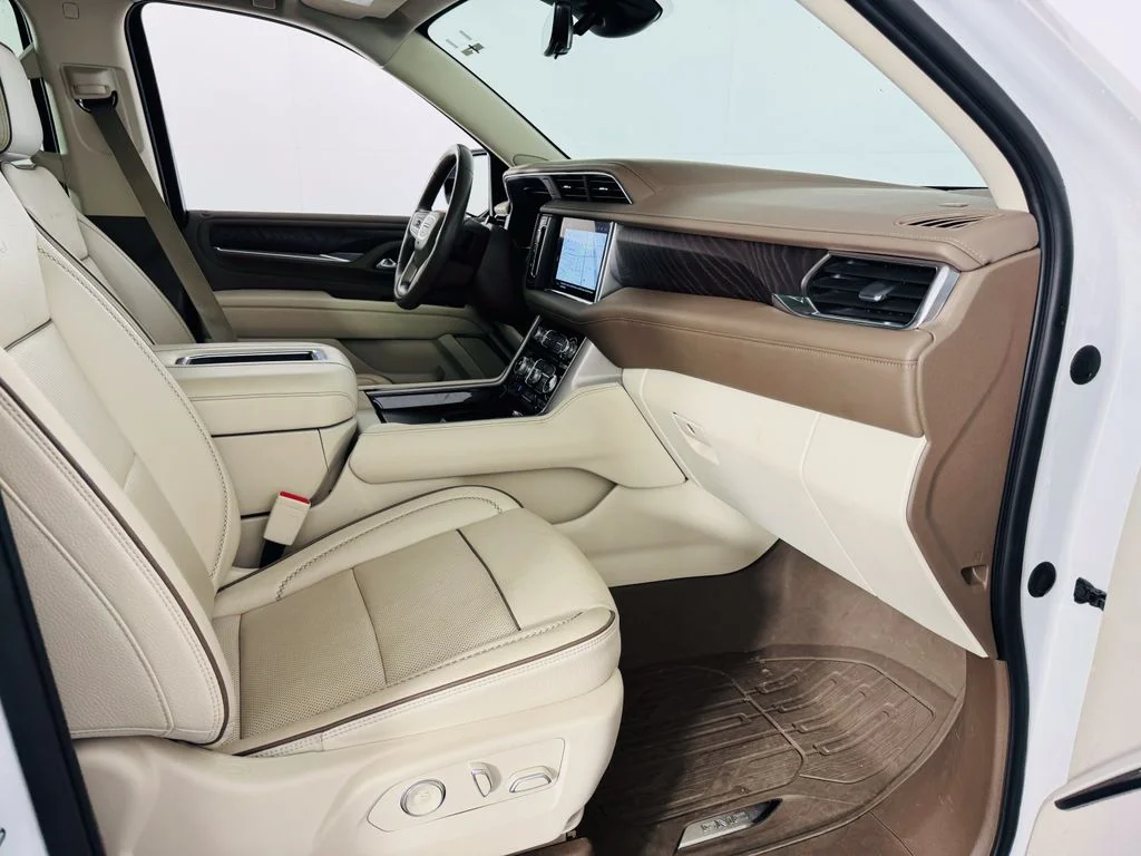Used 2023 White GMC Denali image 36