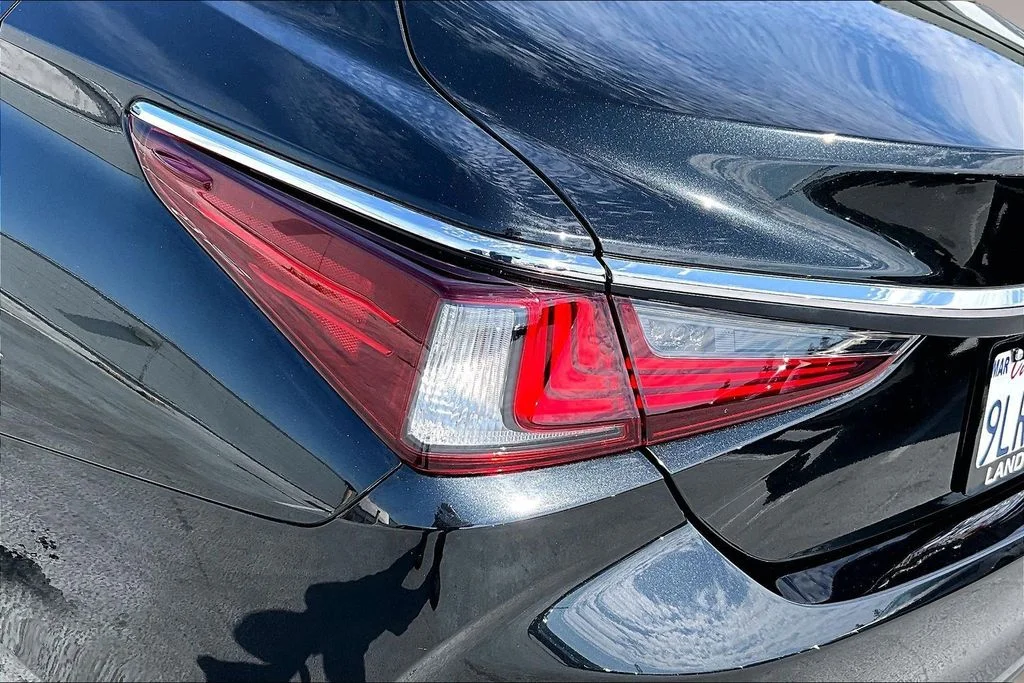 Used 2024 Black Lexus 350 image 21