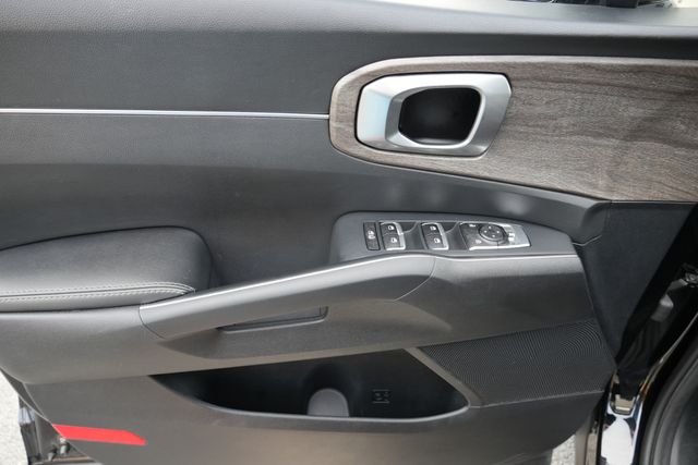 Used 2022 Black Kia EX image 24