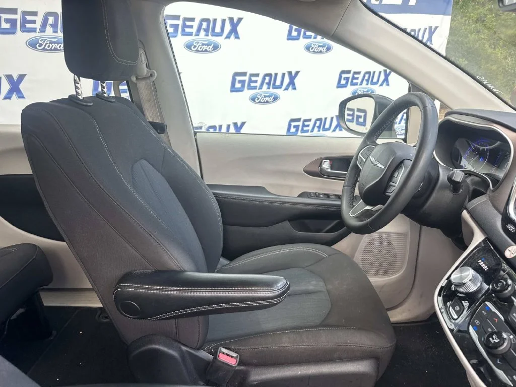 Used 2023 Gray Chrysler LX image 23