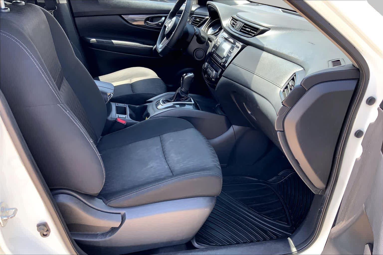 Used 2017 Glacier White Nissan SV image 8