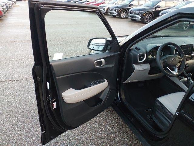 New 2026 Onyx Black Hyundai SEL image 28