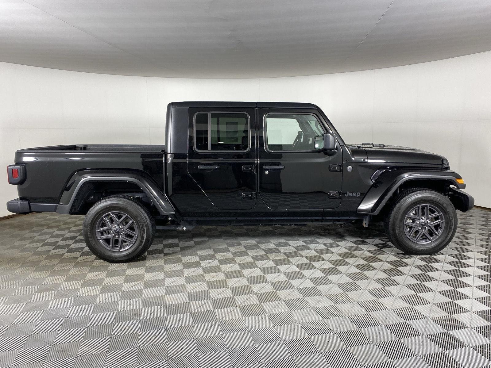 Used 2024 Black Clearcoat Jeep Sport S image 10