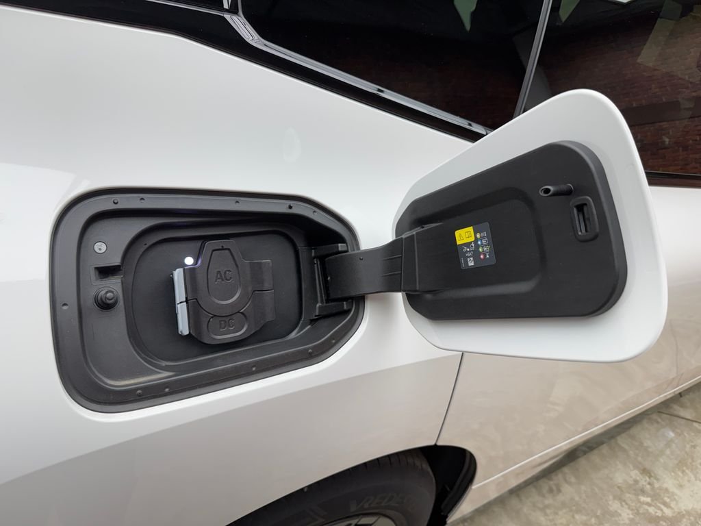 2026 BMW iX 60 - Photo 28