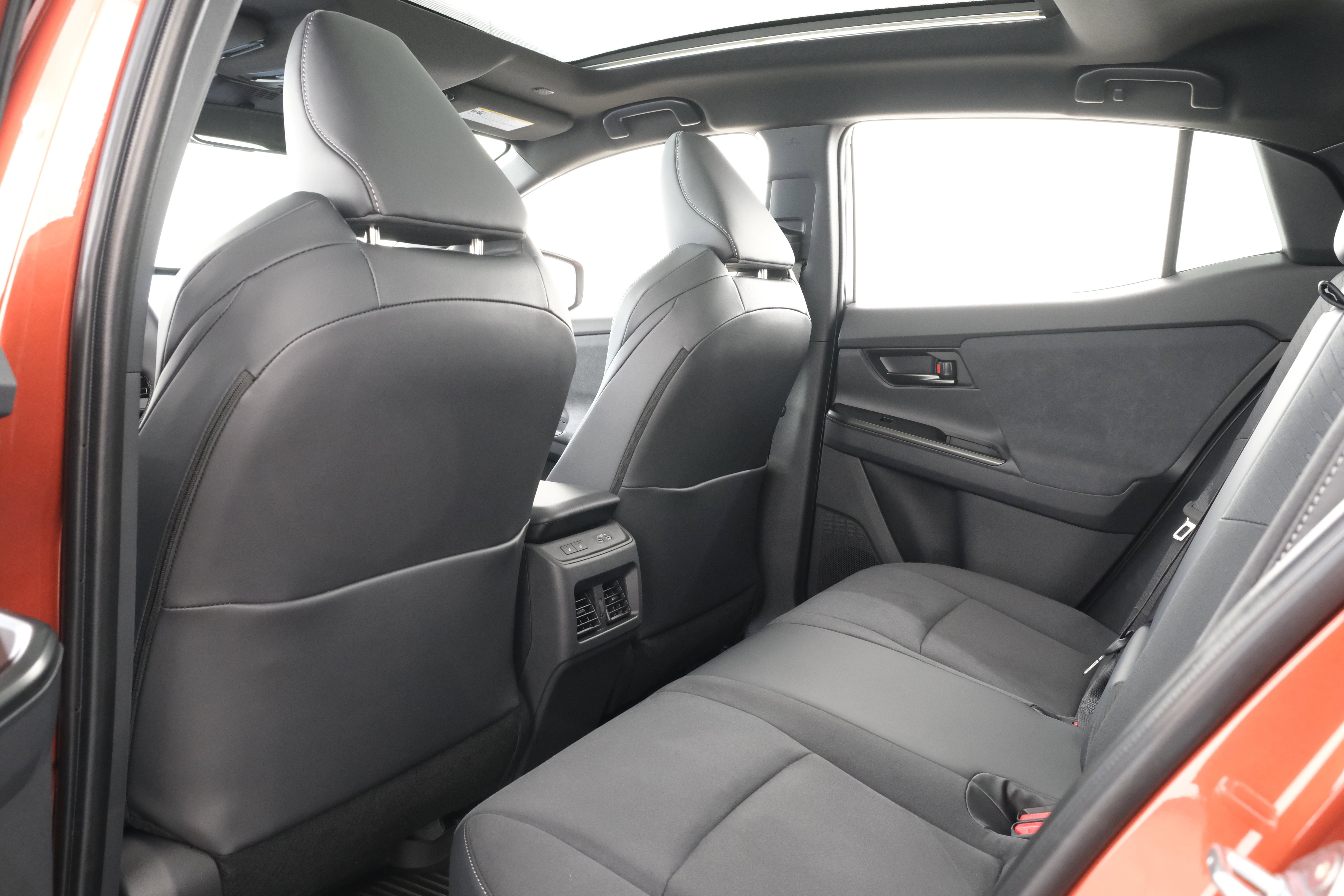 2026 Toyota C-HR XSE - Photo 35