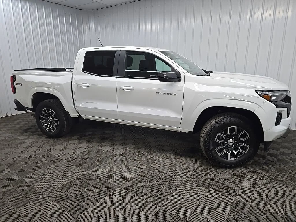 2025 Chevrolet Colorado Z71 Crew Cab Short Box 4x4's photo