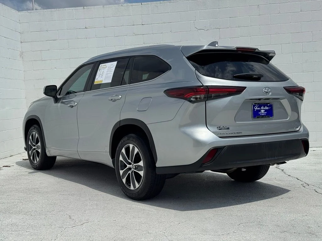 Used 2024 Silver Toyota XLE image 11