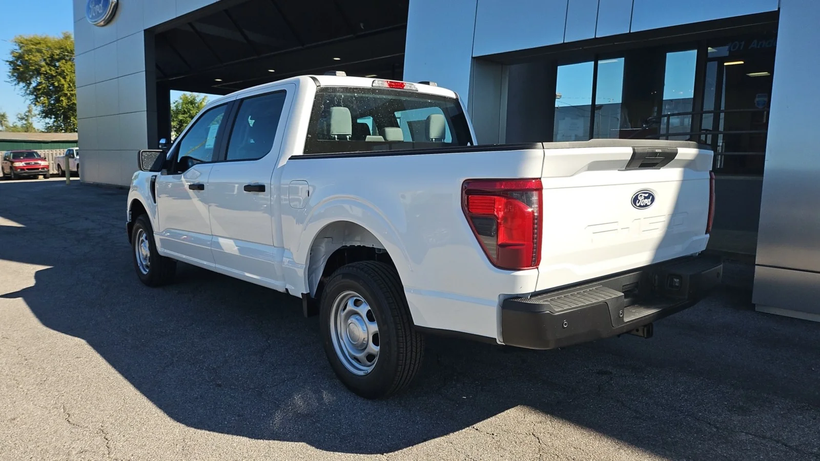 New 2026 Oxford White Ford XL 2WD image 3