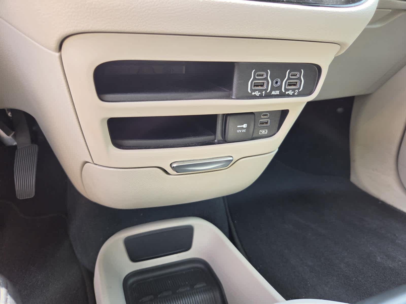 Used 2022 Ceramic Gray Clearcoat Chrysler Touring L image 24