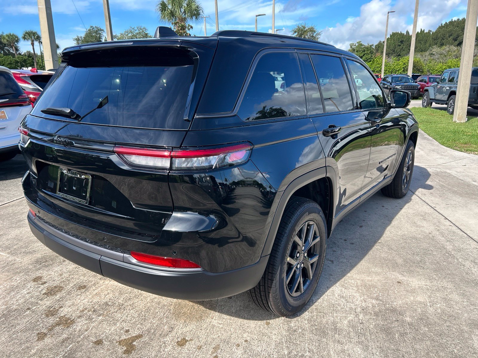 New 2027 High-Gloss Black Paint Jeep Laredo Altitude image 5
