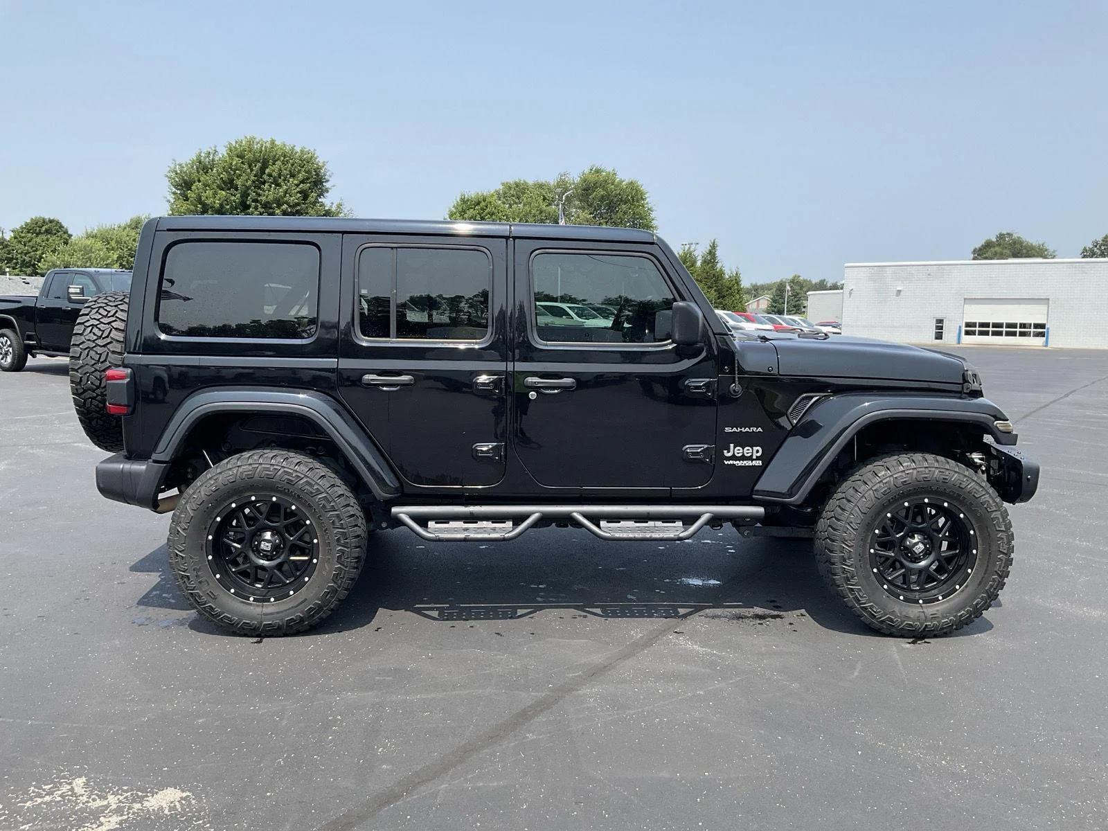 Used 2018 Black Clearcoat Jeep Sahara image 5