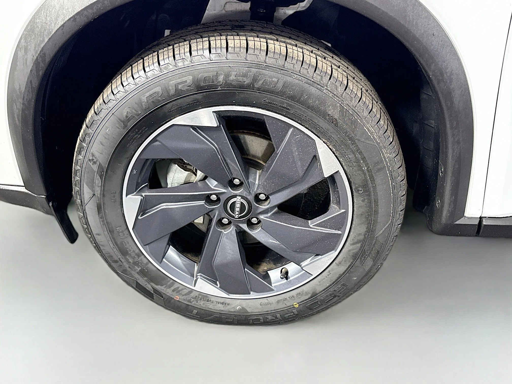 Used 2024 Everest White Pearl Nissan SV image 34