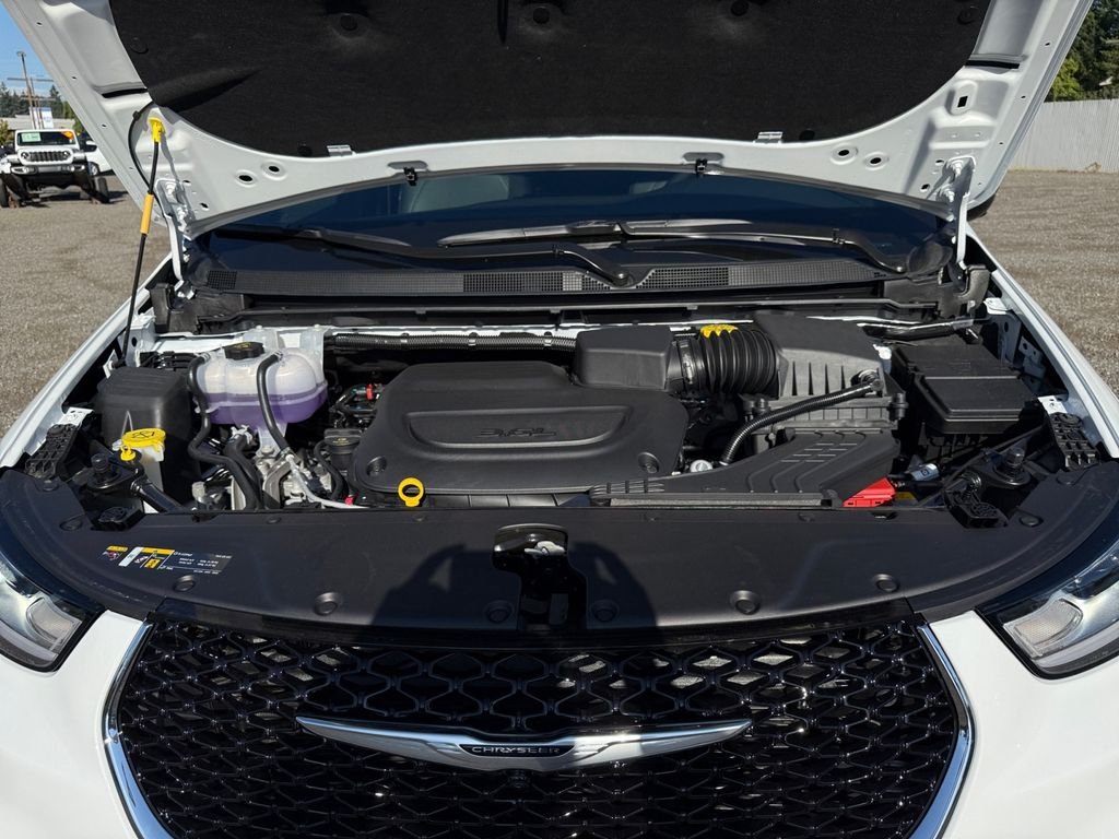2026 Chrysler Pacifica Select - Photo 21