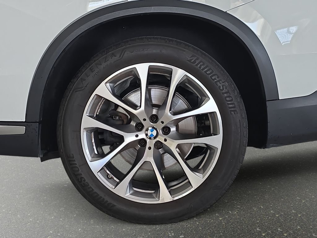 Certified Used 2024 Alpine White BMW xDrive40i image 32