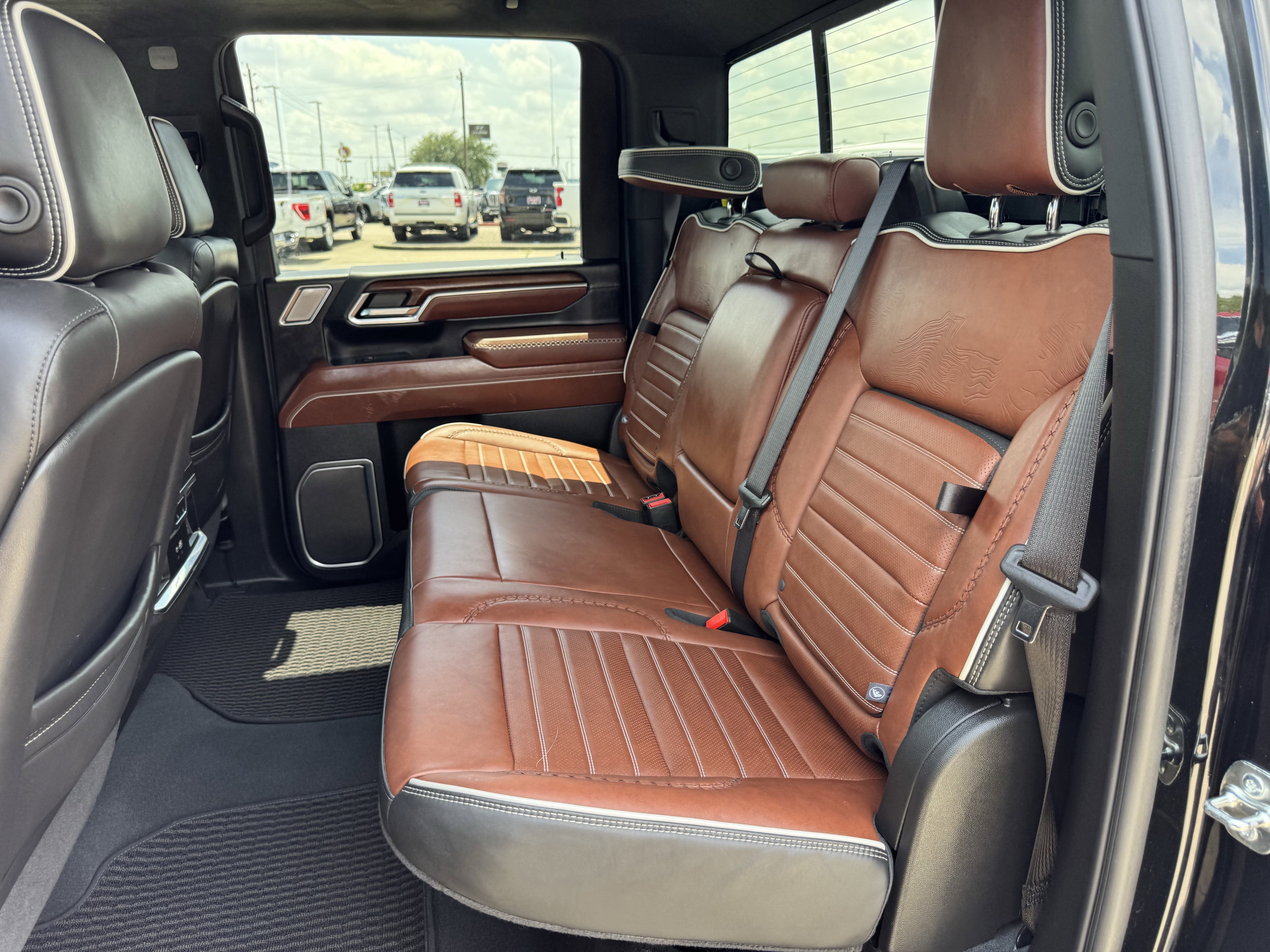 Used 2025 Onyx Black GMC Denali Ultimate image 29