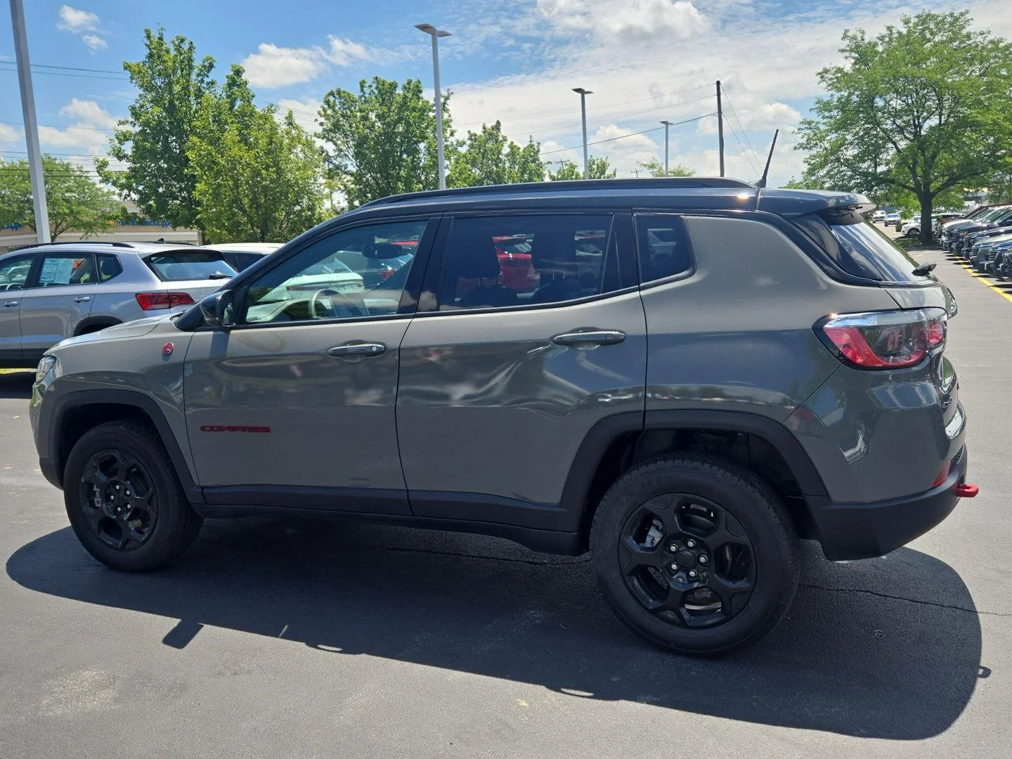 Used 2023 Diamond Black Crystal Pearlcoat Jeep Trailhawk image 5