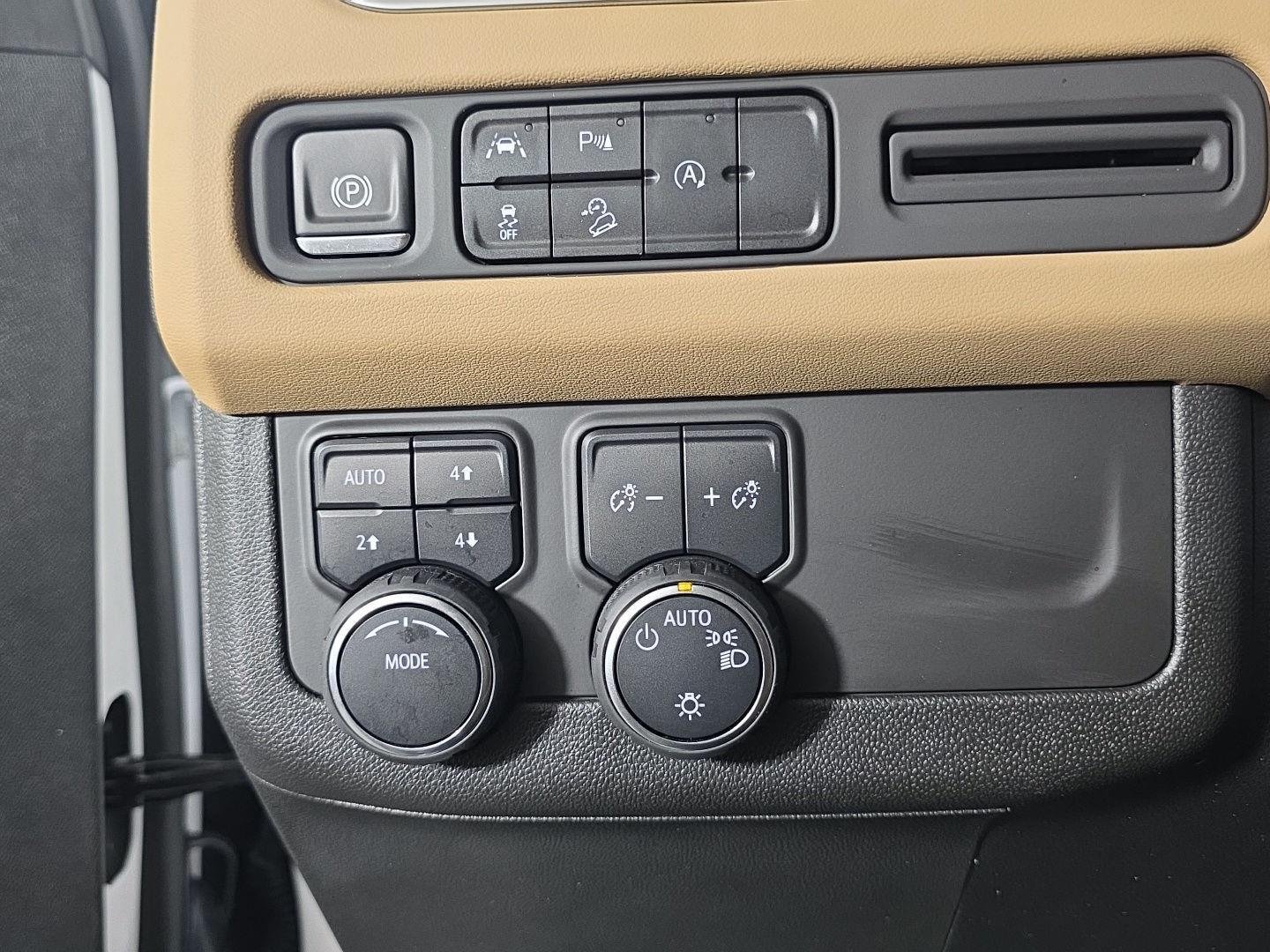 Used 2024 Iridescent Pearl Tricoat Chevrolet Premier image 16