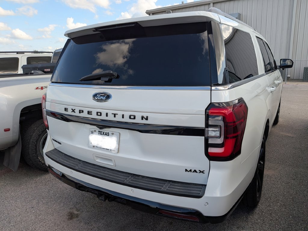 Used 2022 Star White Ford Limited image 13