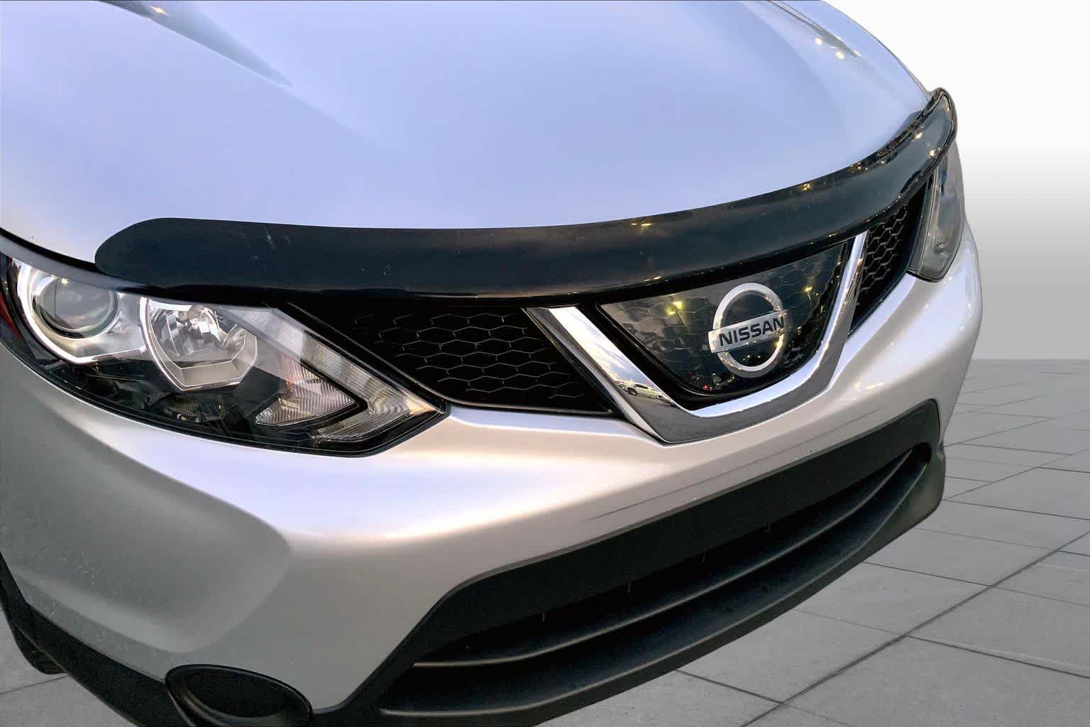 Used 2019 Brilliant Silver Metallic Nissan S image 27