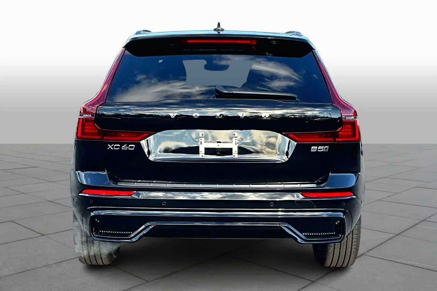 New 2026 Onyx Black Volvo Plus image 4