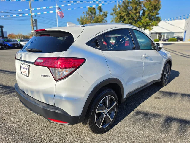 Certified Used 2022 Platinum White Pearl Honda AWD EX image 6