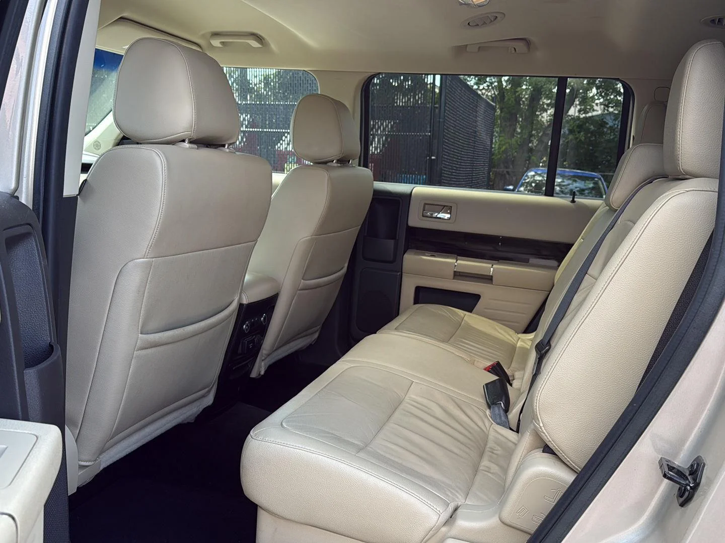 Used 2018 White Gold Ford SEL image 10