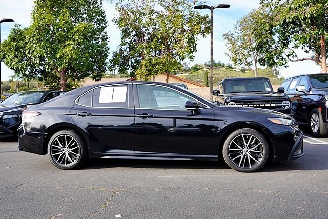 Used 2023  Toyota SE image 6