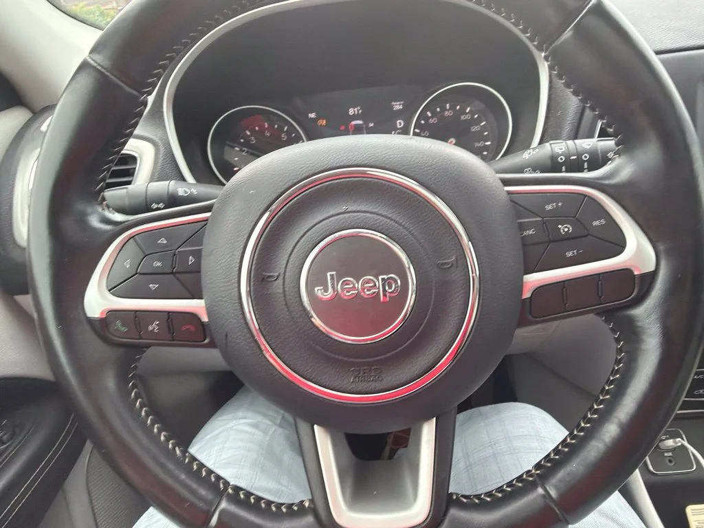 Used 2019 Blue Jeep Latitude image 6