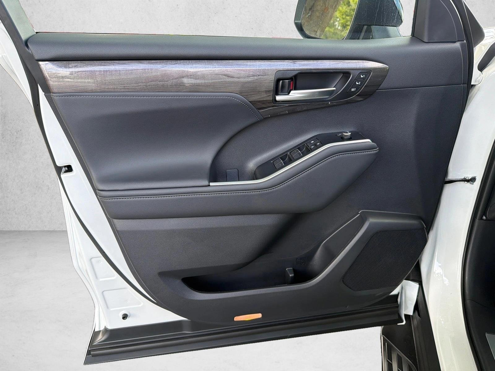 New 2026 Wind Chill Pearl Toyota Limited image 10