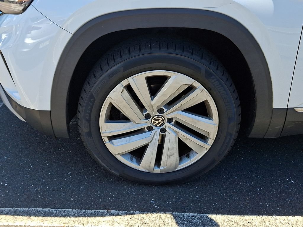 Certified Used 2021 White Volkswagen SEL image 5
