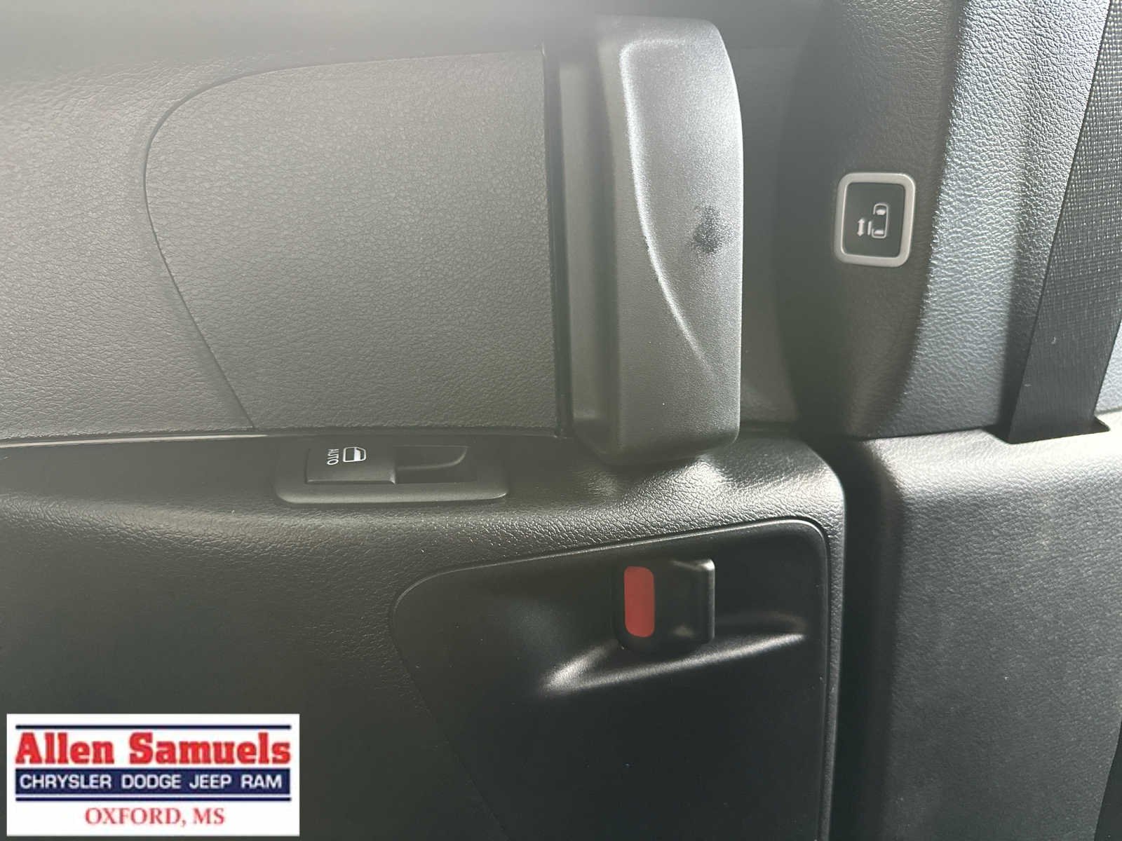 2026 Chrysler Pacifica Select - Photo 27