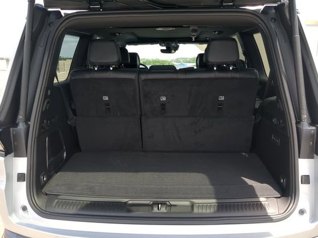 New 2026 Silver-Zynith Exterior Paint Jeep Limited Altitude image 14