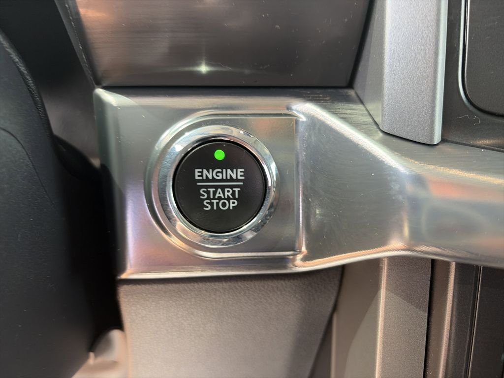 Used 2021 White Ford Lariat image 28