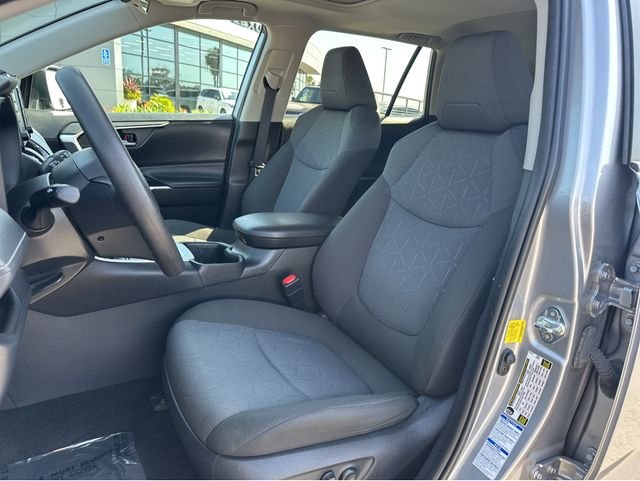 Used 2022 Silver Toyota XLE image 7