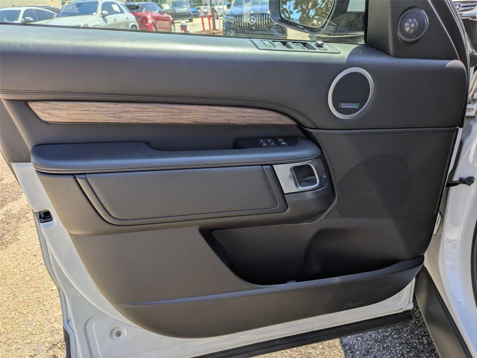 Used 2018 Fuji White Land Rover HSE Luxury image 16
