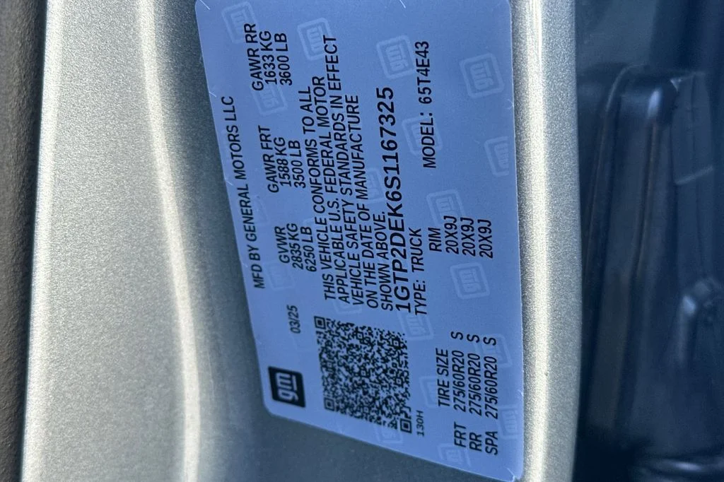 Used 2025 Silver GMC AT4 image 29