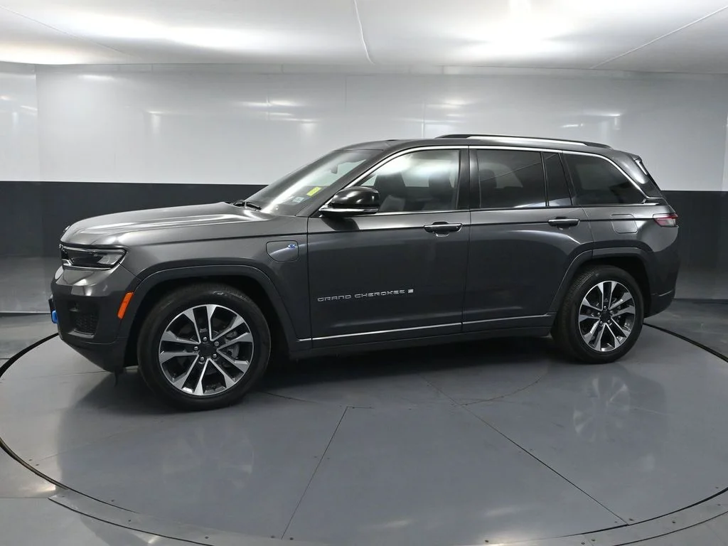 Used 2023 Gray Jeep Overland 4xe image 8