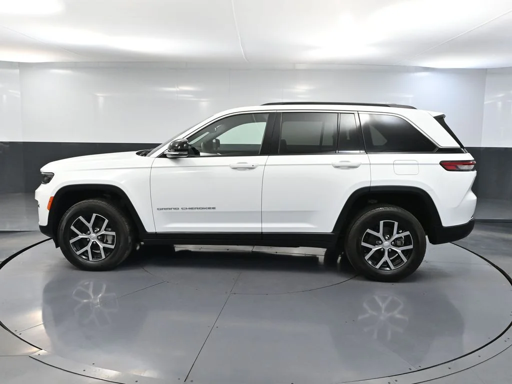 Certified Used 2024 White/off-white Jeep Limited image 9
