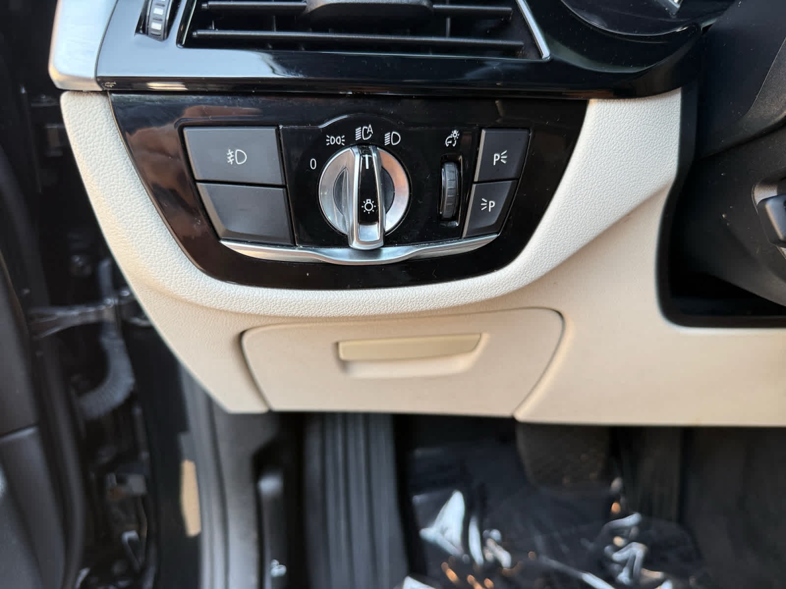 Used 2017 Black Sapphire Metallic BMW 530i image 27