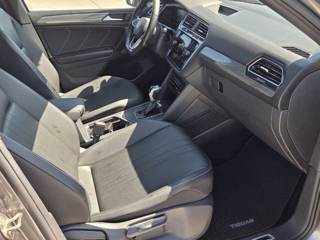 Used 2023 Platinum Gray Metallic Volkswagen 2.0T SE R-LINE BLACK image 19