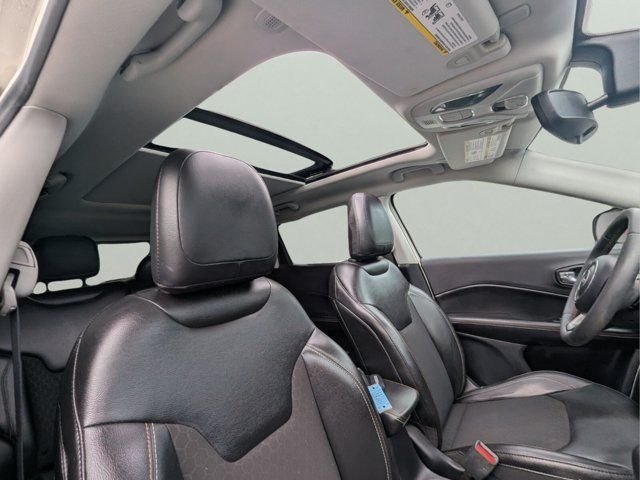 Used 2021 White Jeep Latitude image 37