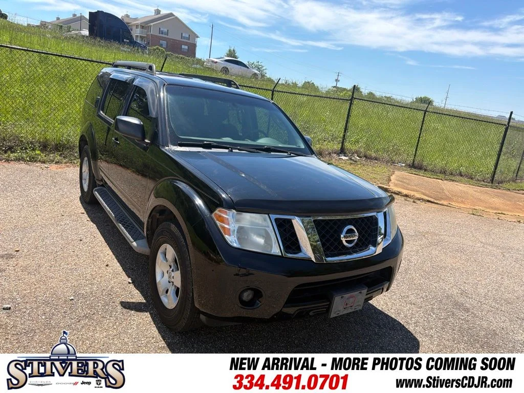2012 Nissan Pathfinder S 4x2 FE+'s photo
