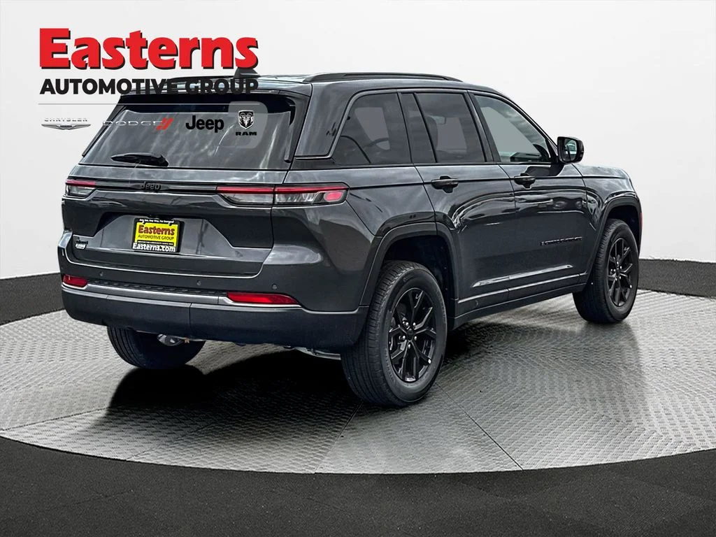 New 2026 Baltic Gray Metallic Clear-Coat Exterior Paint Jeep Altitude image 7