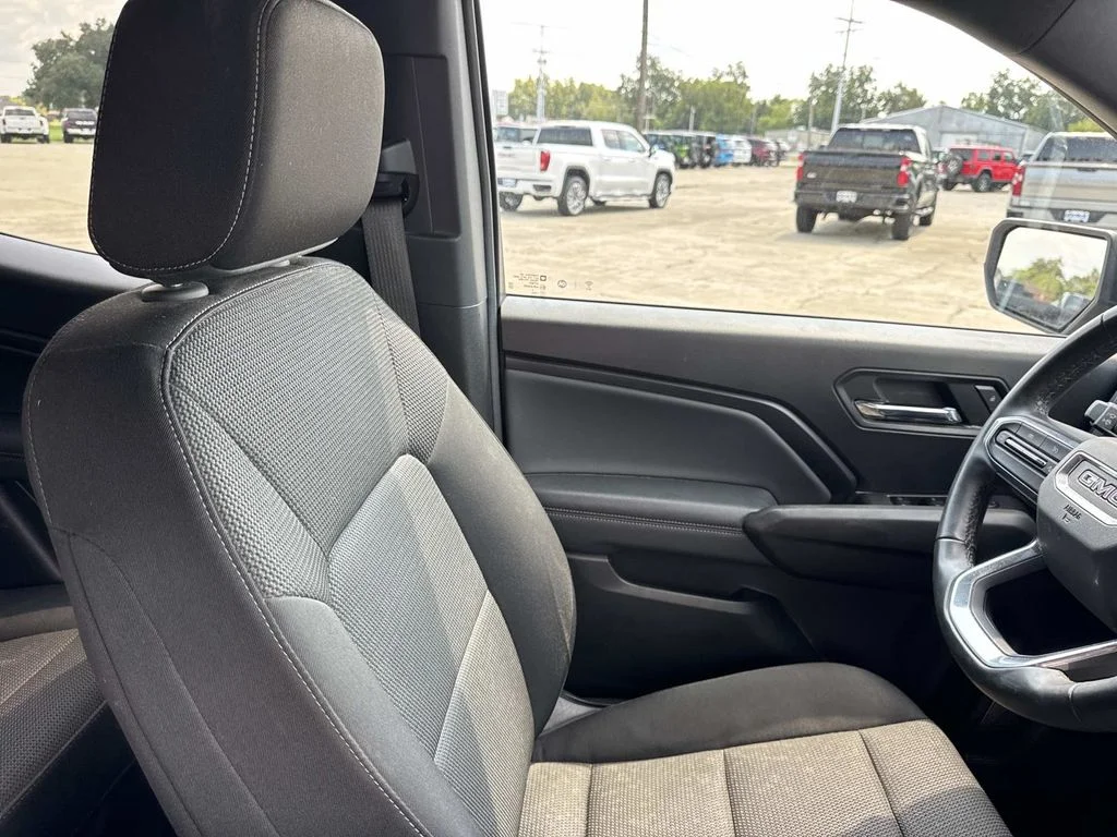 Used 2024 Silver GMC Elevation image 26