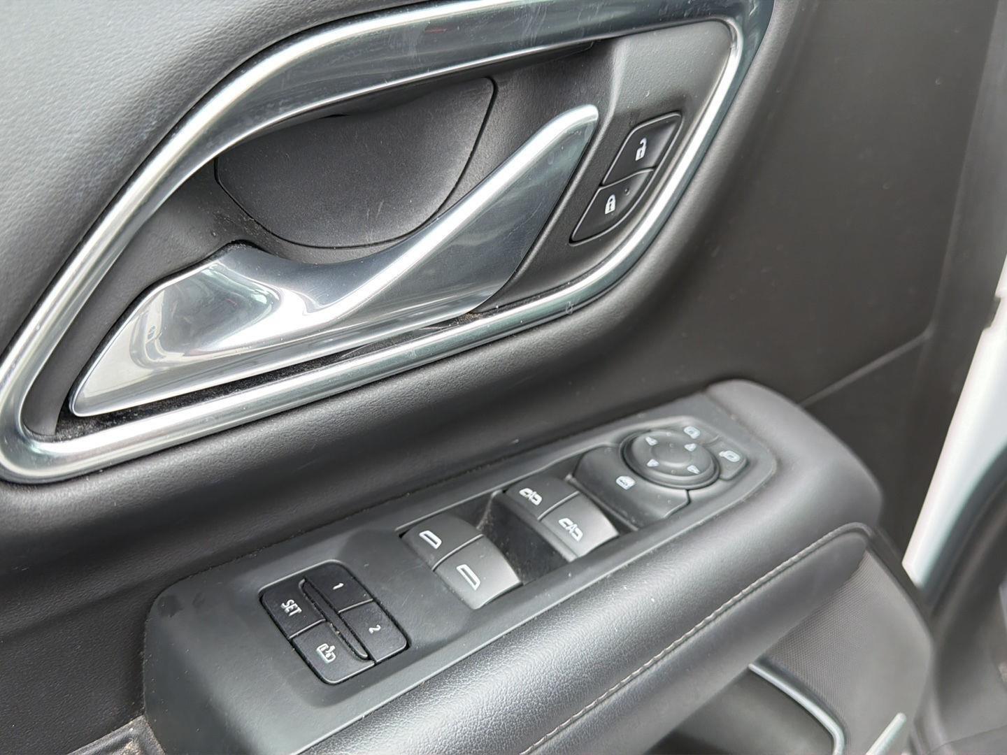 Used 2021 Summit White Chevrolet LT image 9