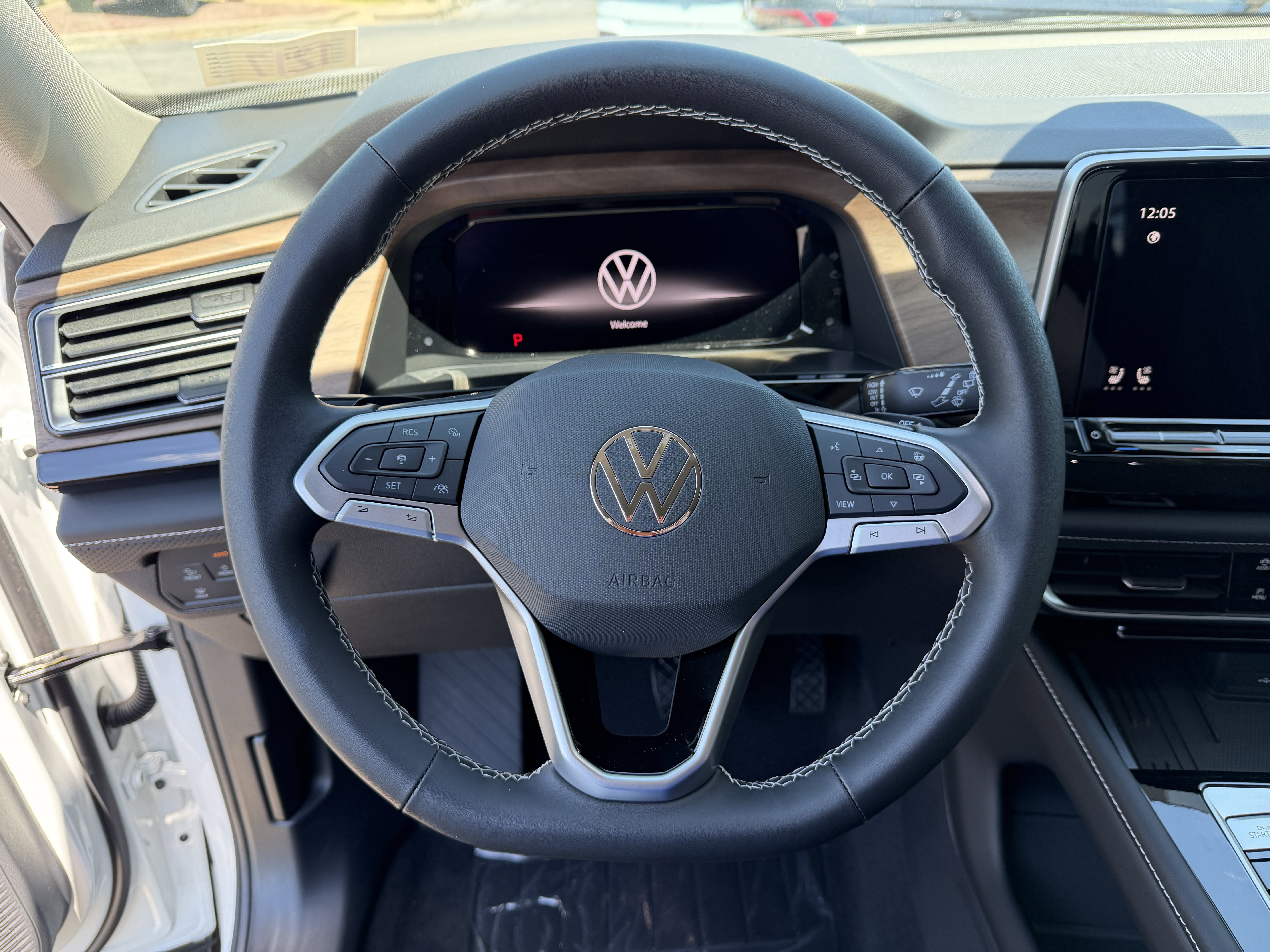 New 2026 Opal White Pearl Volkswagen 2.0T SE w/Technology image 15